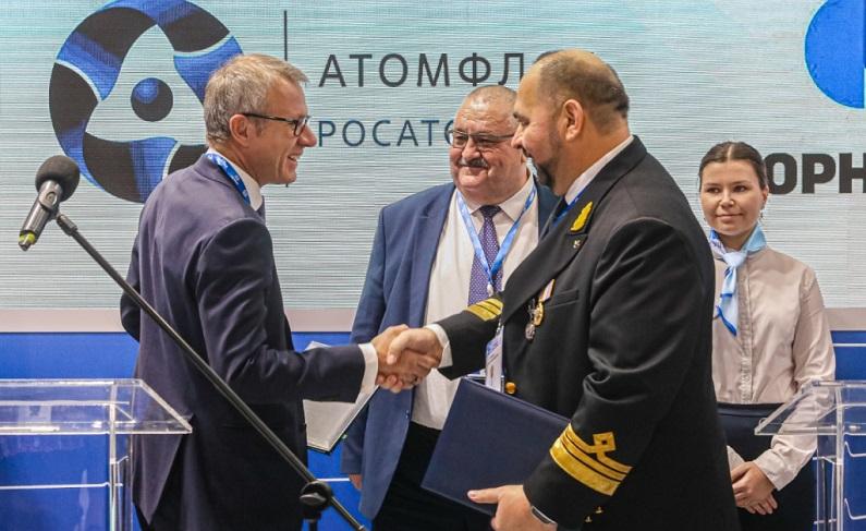 «Норникель» и «Атомфлот» подписали долгосрочный договор на привлечение нового ледокола проекта 22220
